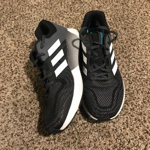 NEW Adidas Aerobounce running shoes 7